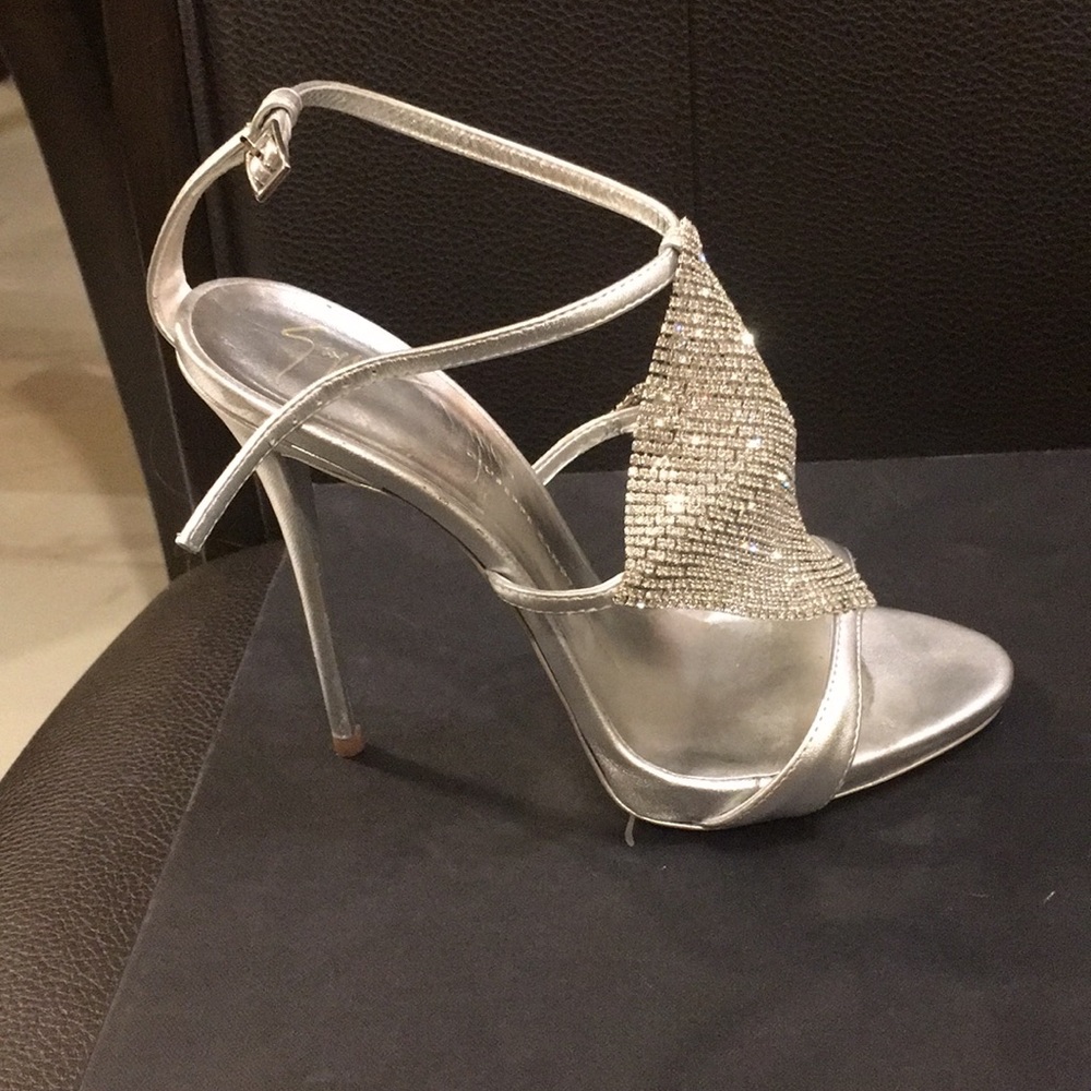 GIUSEPPE ZANOTTI SZ 37.5 EUC WITH BOX